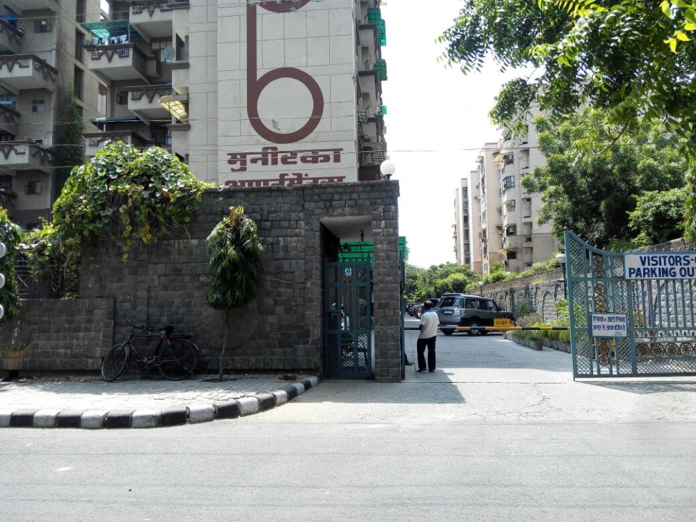 4 bhk flat for sale in Munirka Apartment 